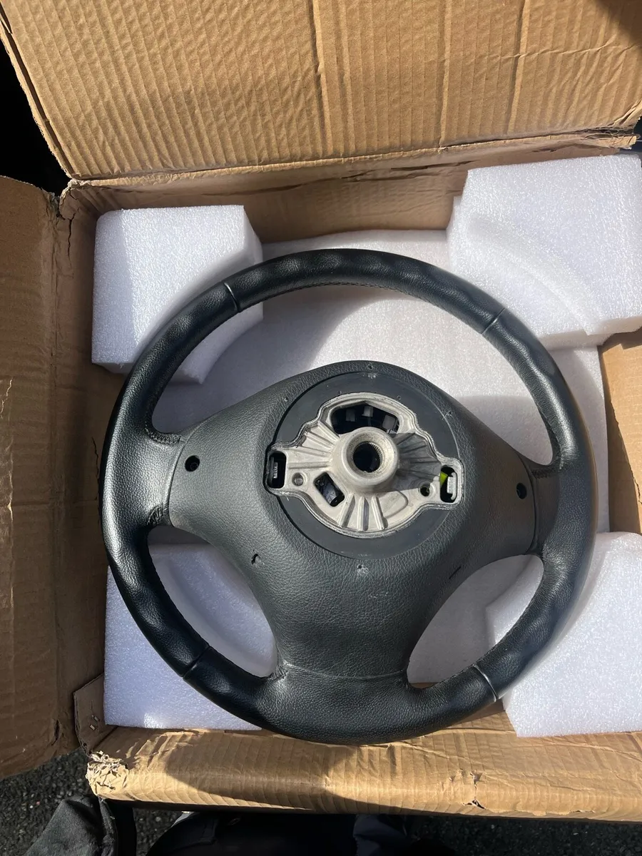 BMW F30 steering wheel - Image 2