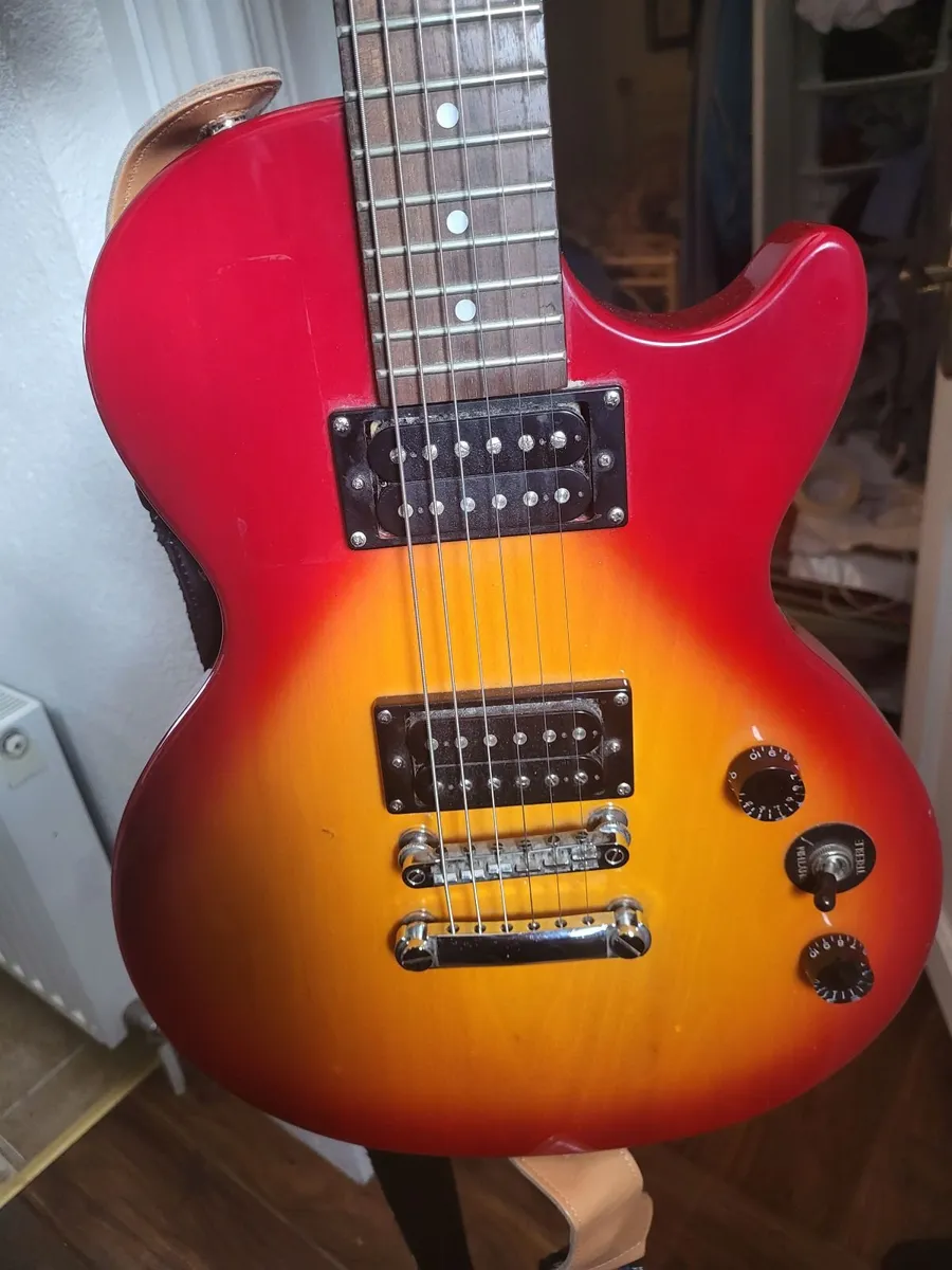 Epiphone Les Paul Special II plus case. - Image 1