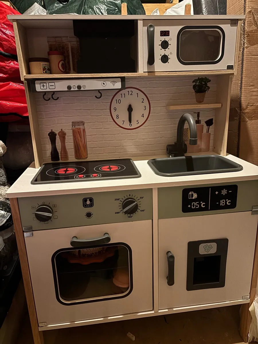 Kids Play Kitchen - Image 1