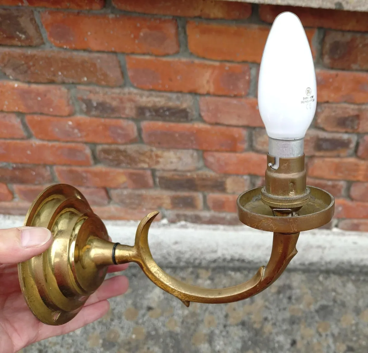 TWO BRASS WALL LIGHTS (NO COVERS FOR LIGHTS). - Image 2