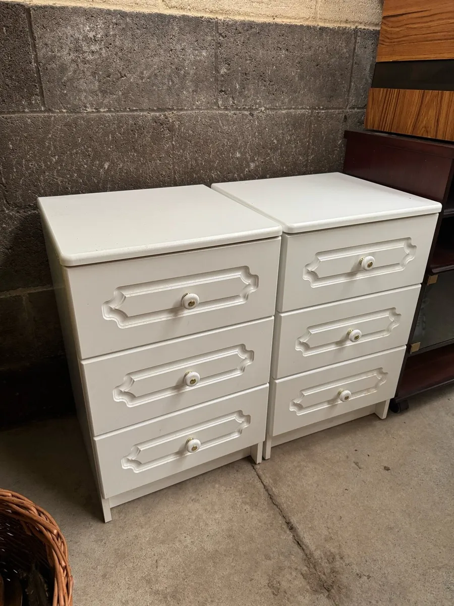 Bedside lockers / chest of drawers / lockers / etc - Image 2