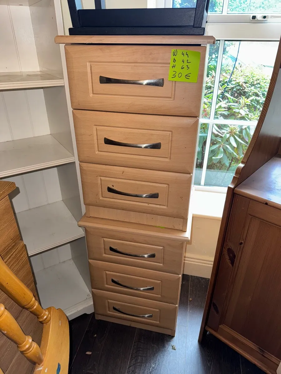 Bedside lockers / chest of drawers / lockers / etc - Image 3