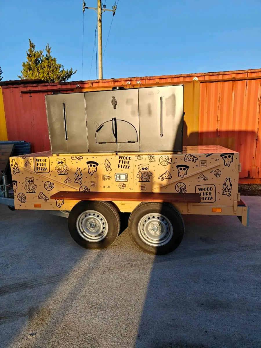 Mobile wood fired pizza oven - Image 1