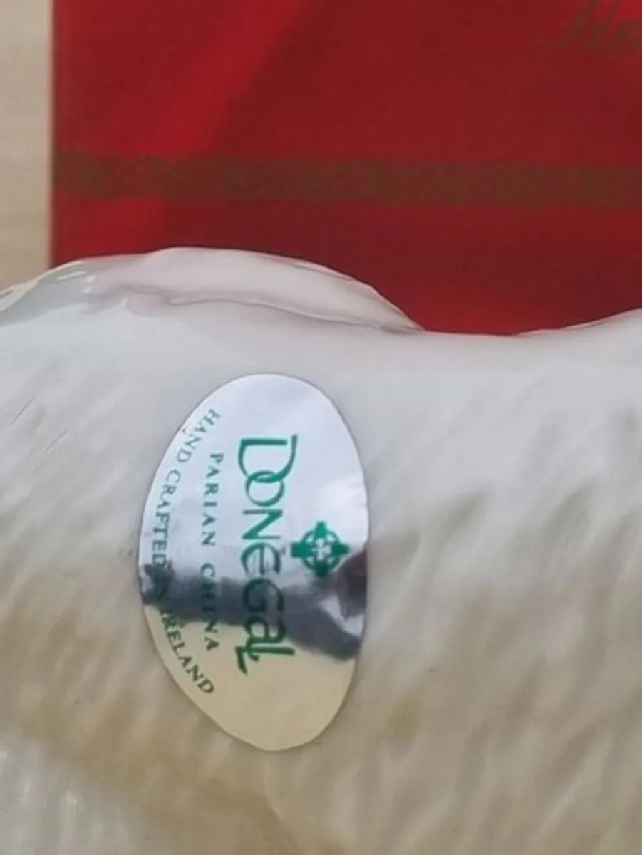 Donegal Parian China porcelain figurine of a dog - Image 4