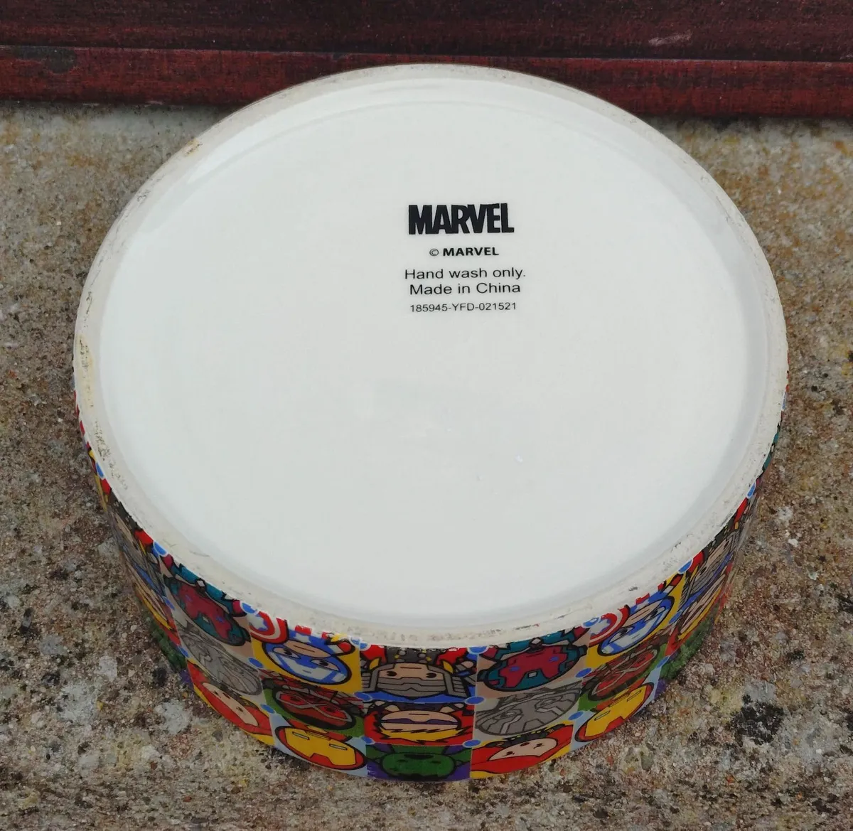 MARVEL PET DISH/BOWL (WITH SLIGHT CHIP ON TOP). - Image 4