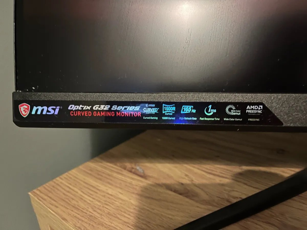 MSI Curved gaming monitor and accessories - Image 2