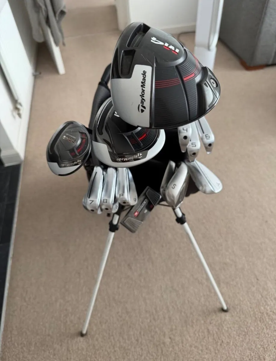 Taylormade golf club set - Image 1
