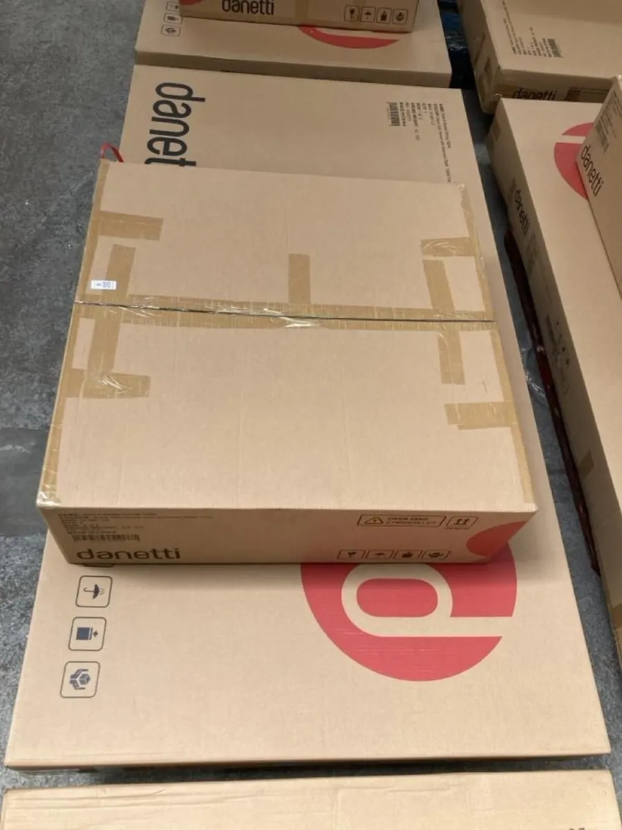 6 to 8 seat Dinning Table Brand new unopened - Image 2