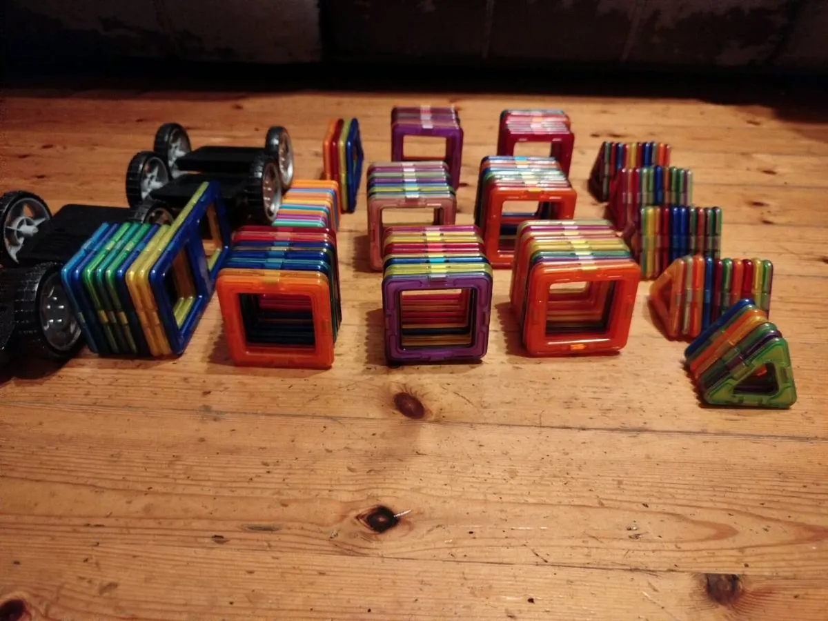 Magformers magnetic tiles. - Image 1