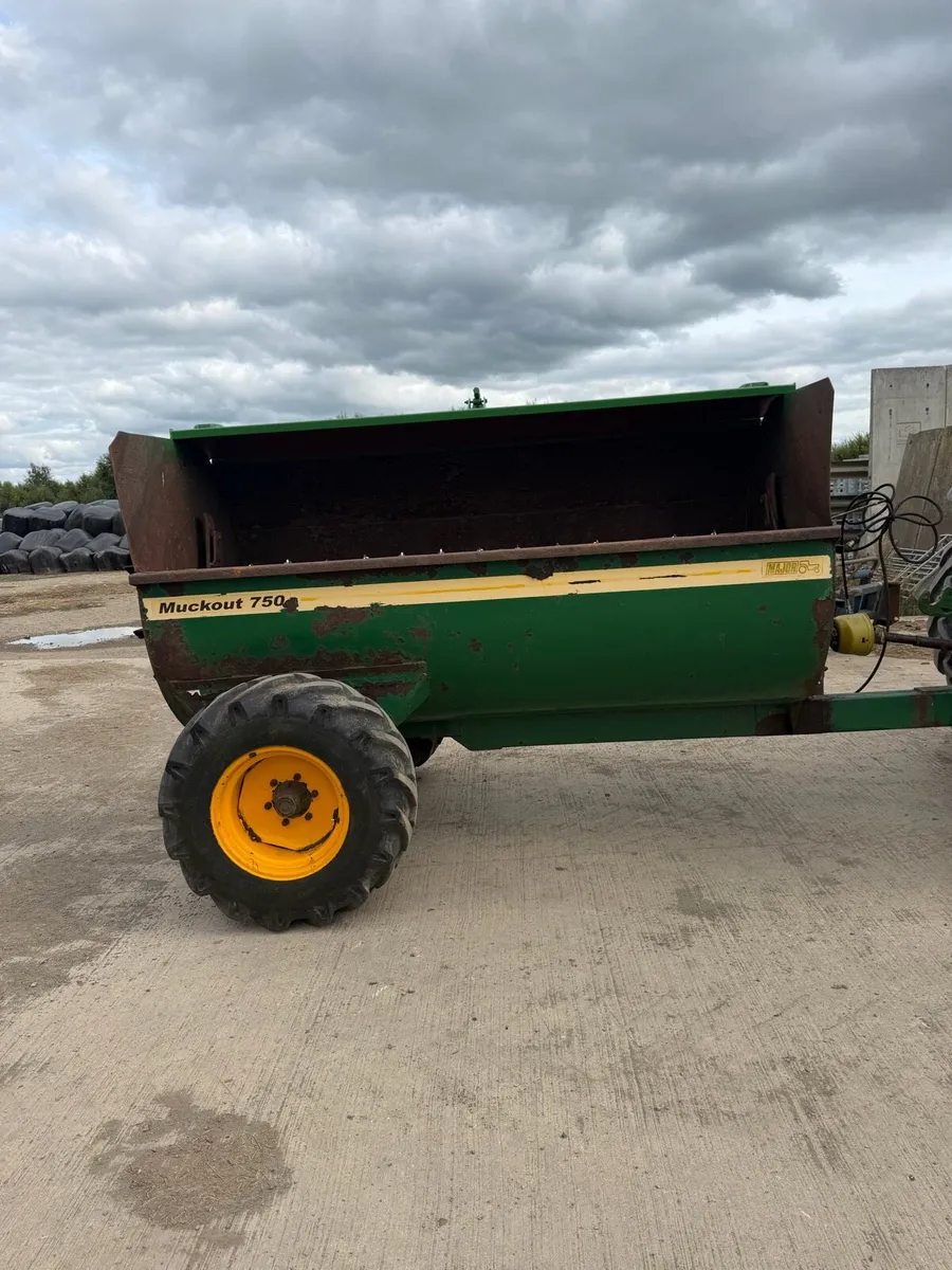 Major dung spreader - Image 1