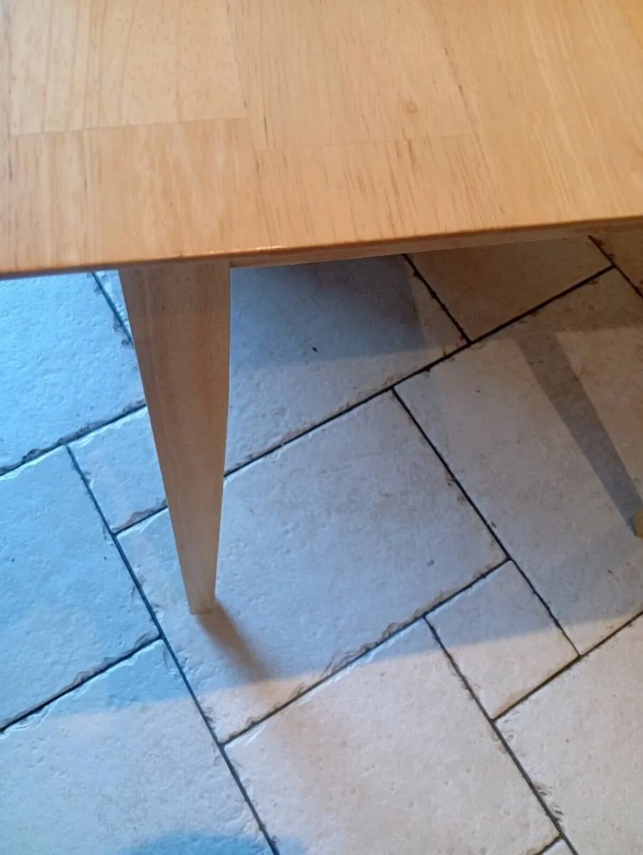 Folding table and 2 chairs - Image 4