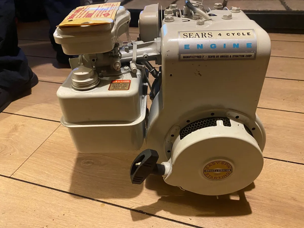 Briggs & Stratton 4 stroke engine, 1970 unused. - Image 3
