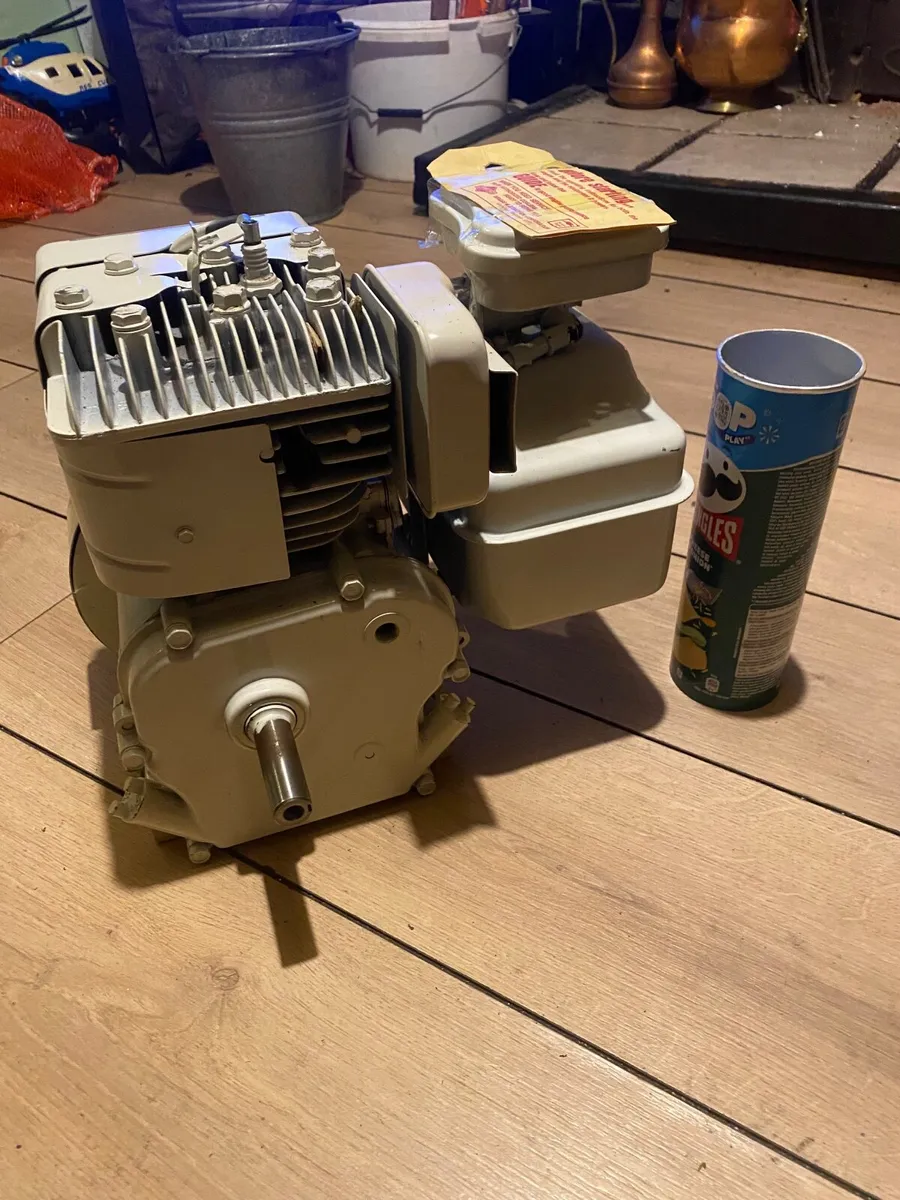 Briggs & Stratton 4 stroke engine, 1970 unused. - Image 4