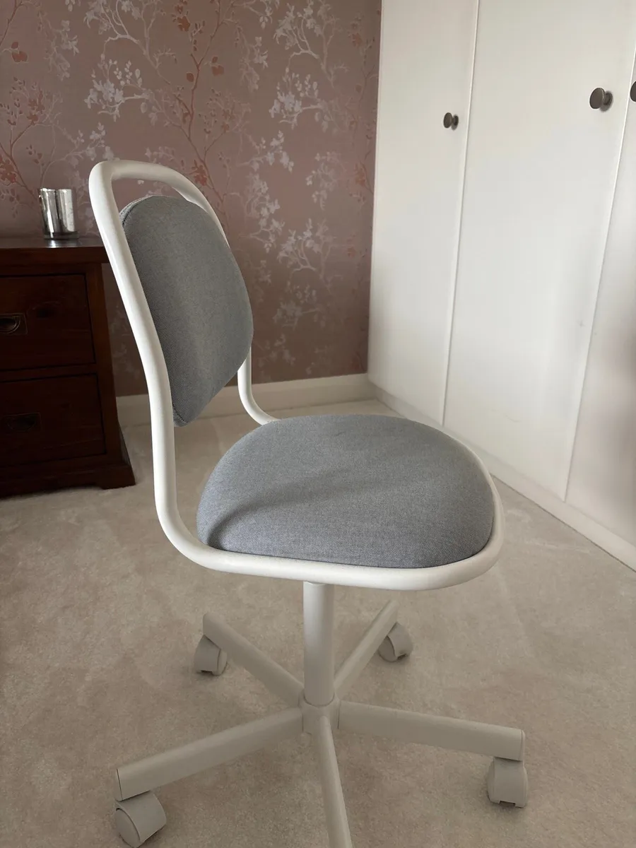 Child’s chair for desk - Image 2