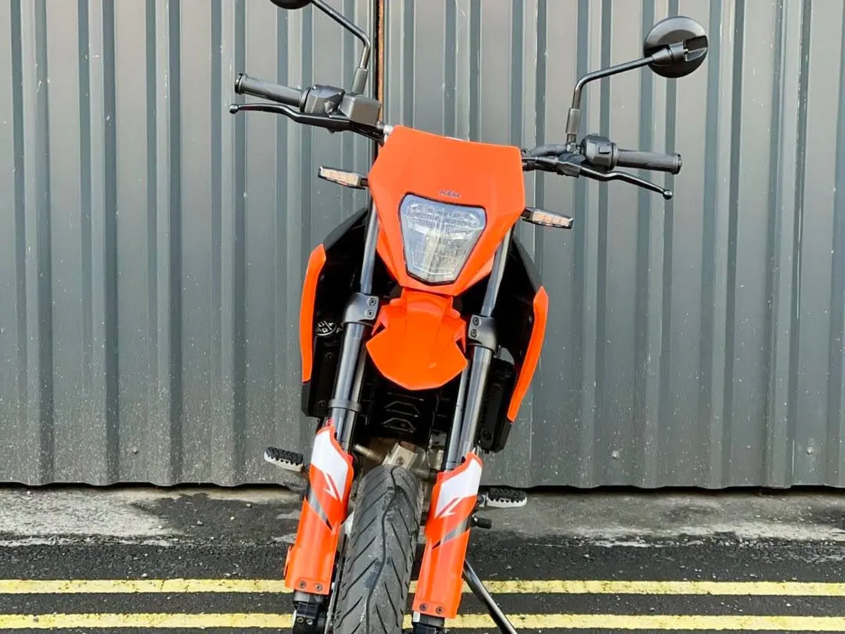2025 KTM 125 SMCR - Image 3