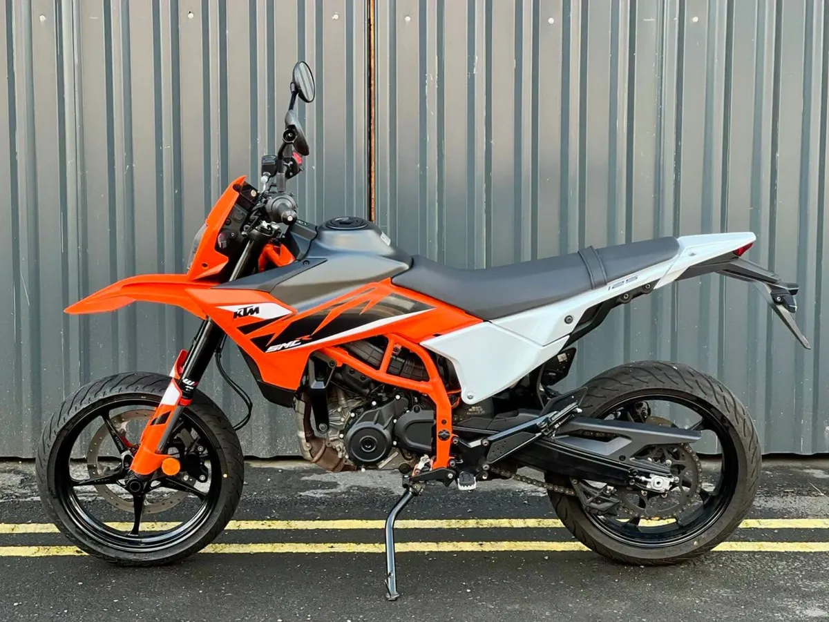2025 KTM 125 SMCR - Image 2