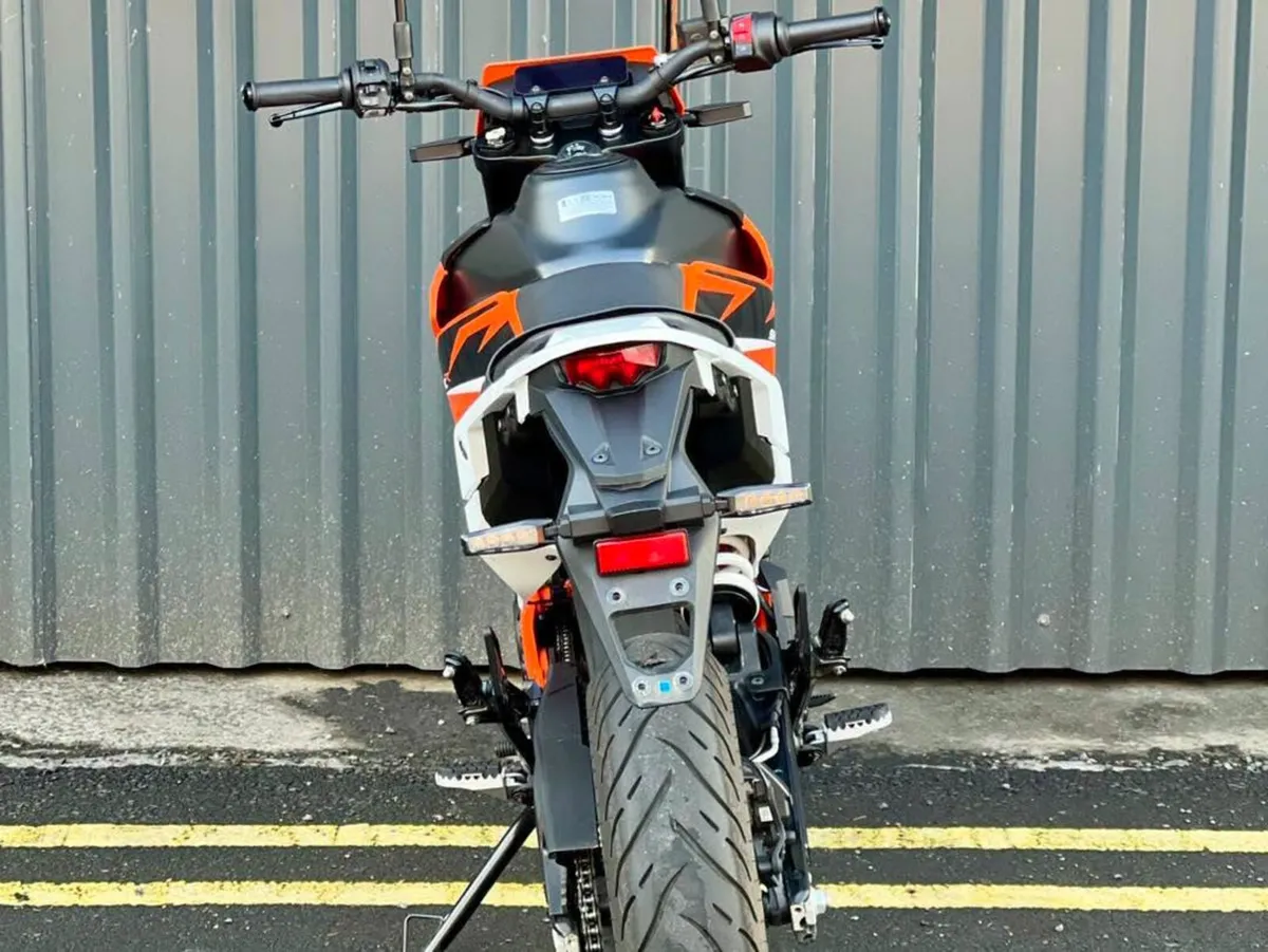 2025 KTM 125 SMCR - Image 4