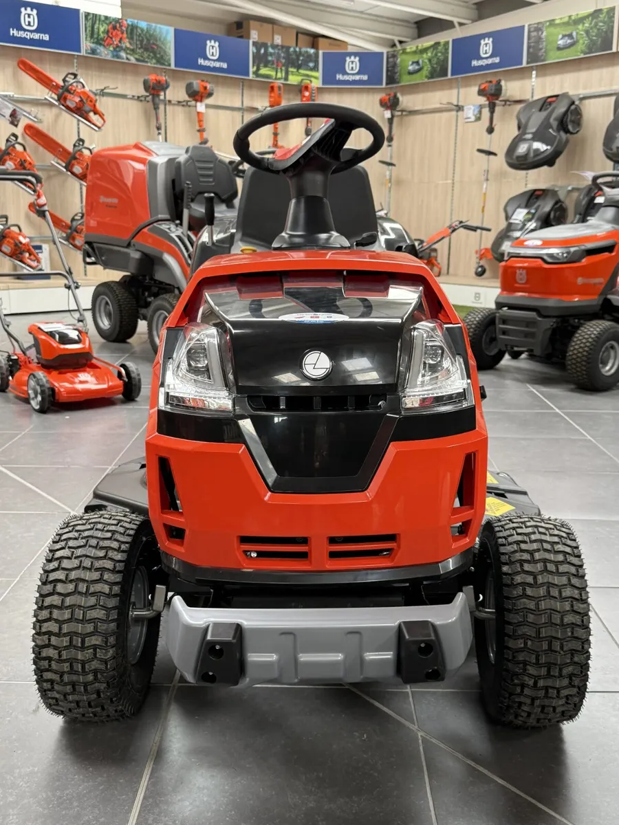 Oleo-Mac 18hp Ride On Lawnmower 40" Deck - Image 3
