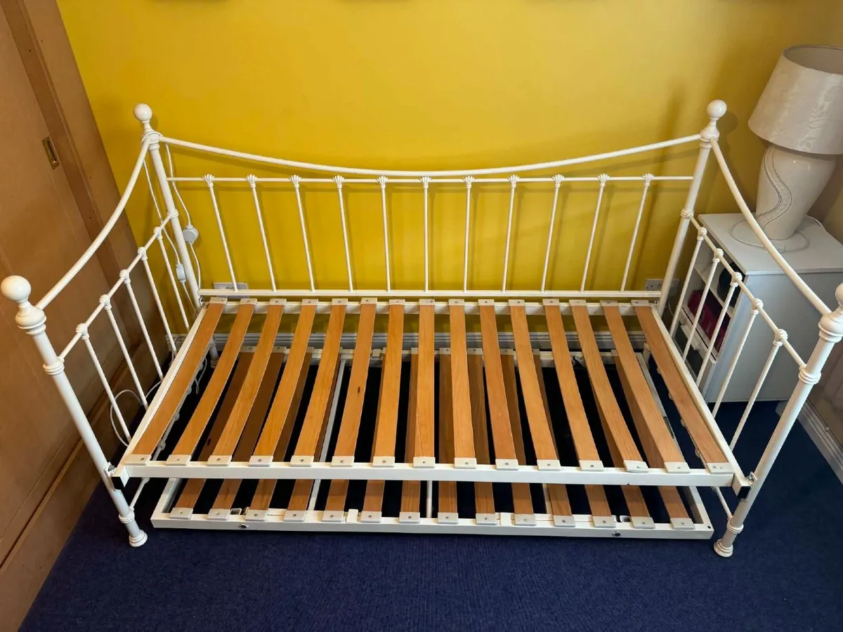 Laura Ashley Day Bed with Trundle–Single/SuperKing - Image 1