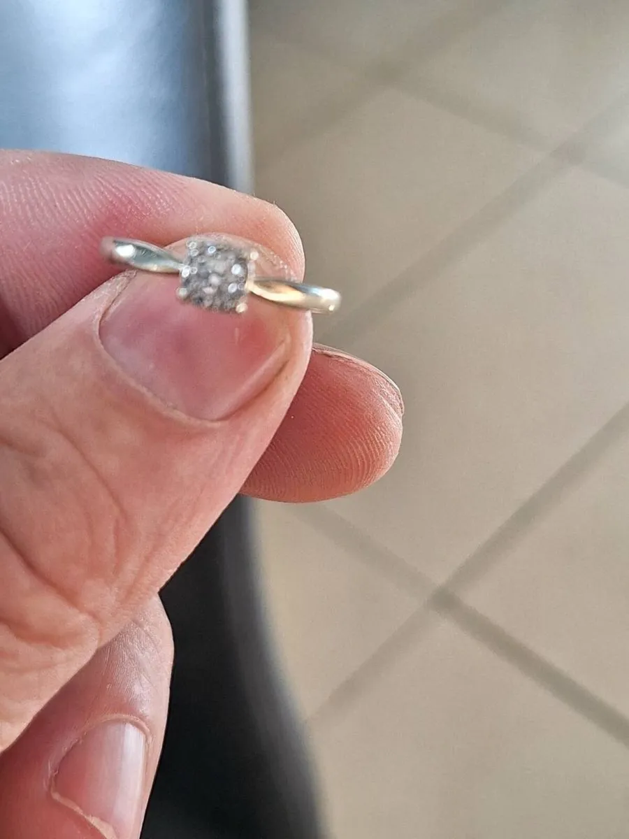 Gold ring - Image 2