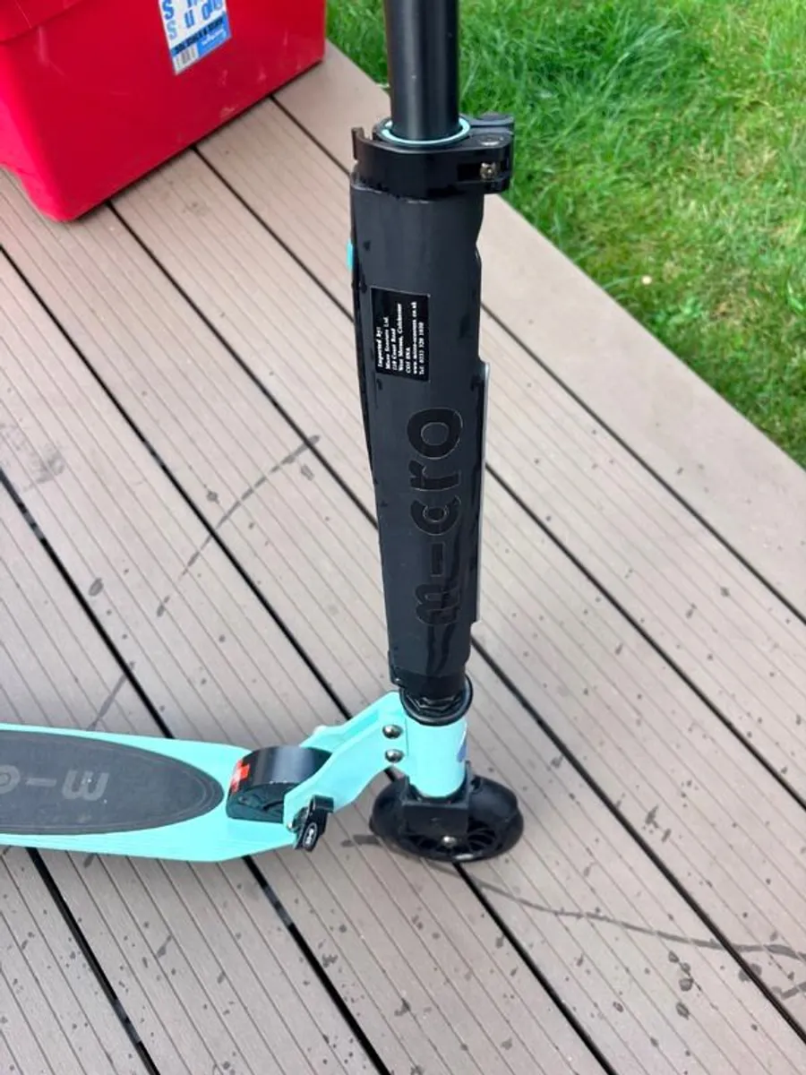 MICRO Sprite Deluxe Scooter - Image 2