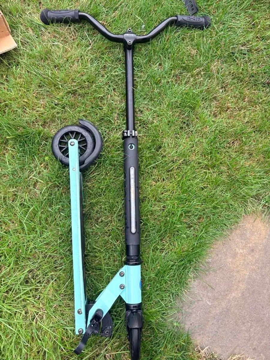 MICRO Sprite Deluxe Scooter - Image 4