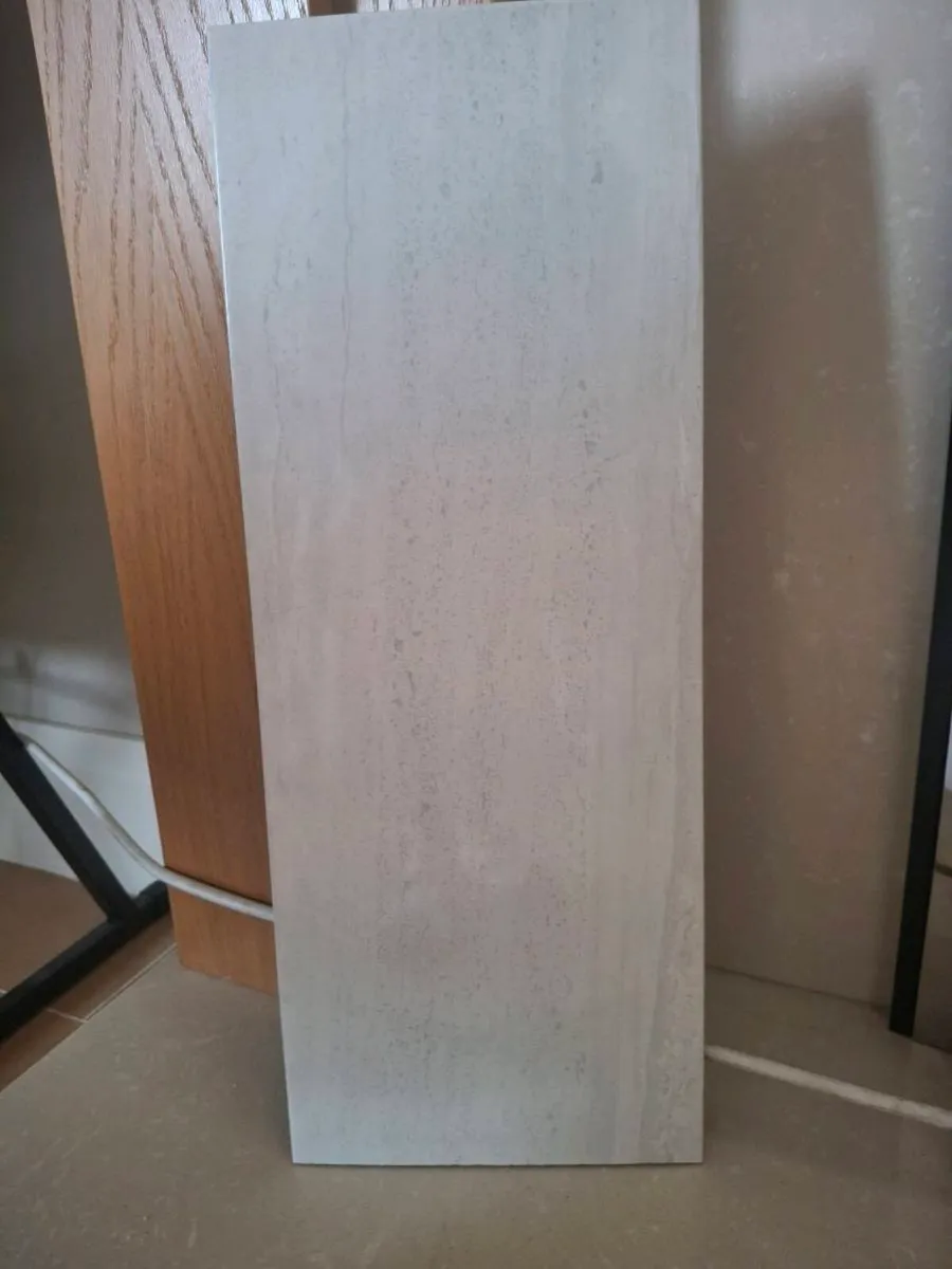 2.5 box white tiles - Image 1