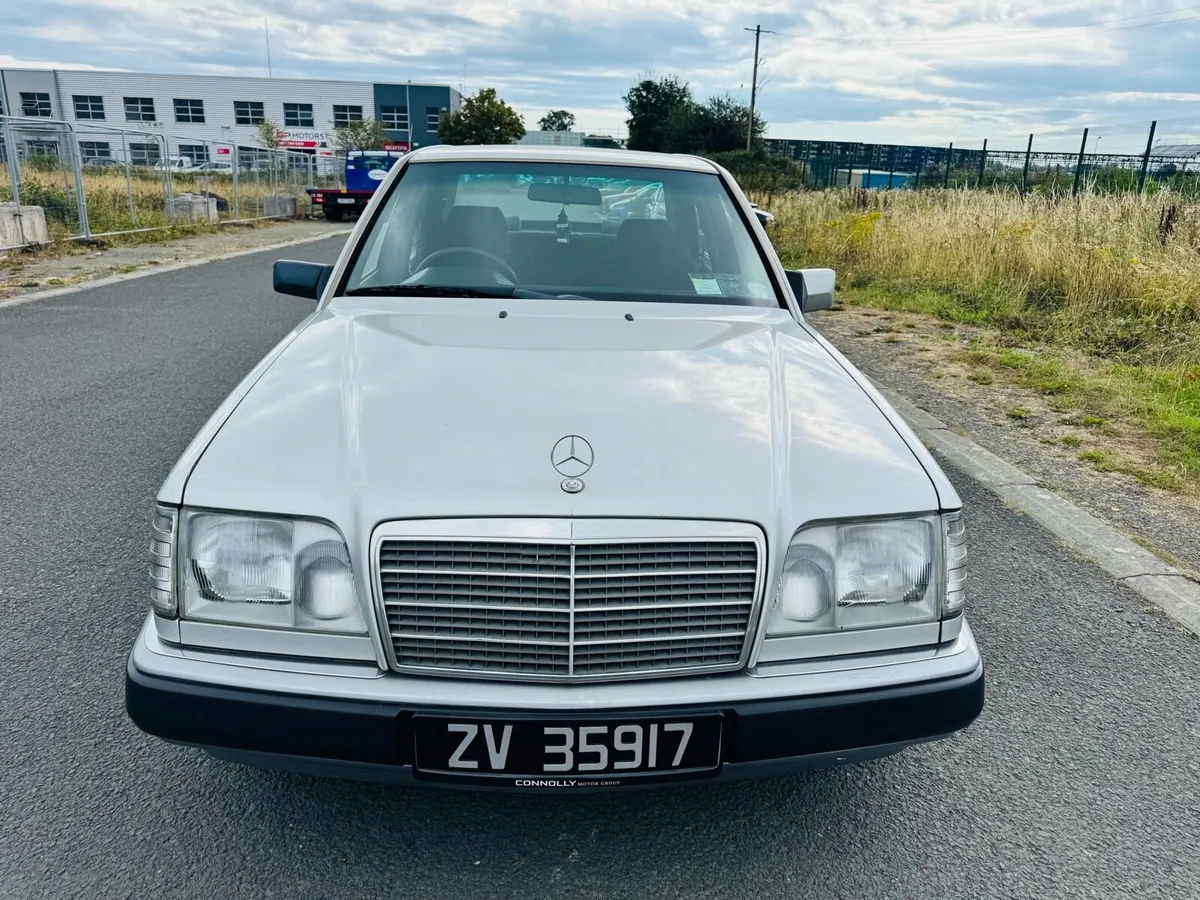 1995 Mercedes E Class 2.2 petrol - Image 3