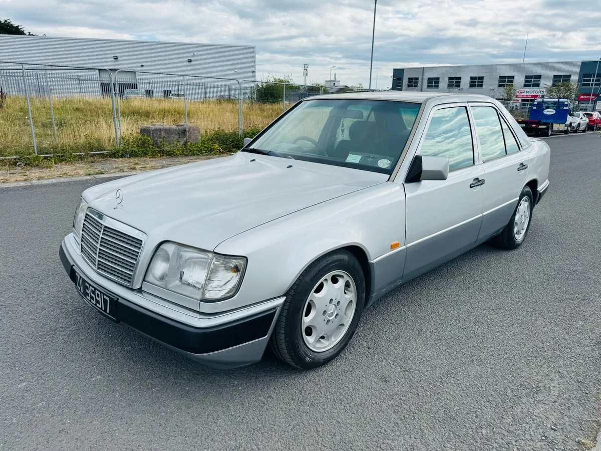 1995 Mercedes E Class 2.2 petrol - Image 4