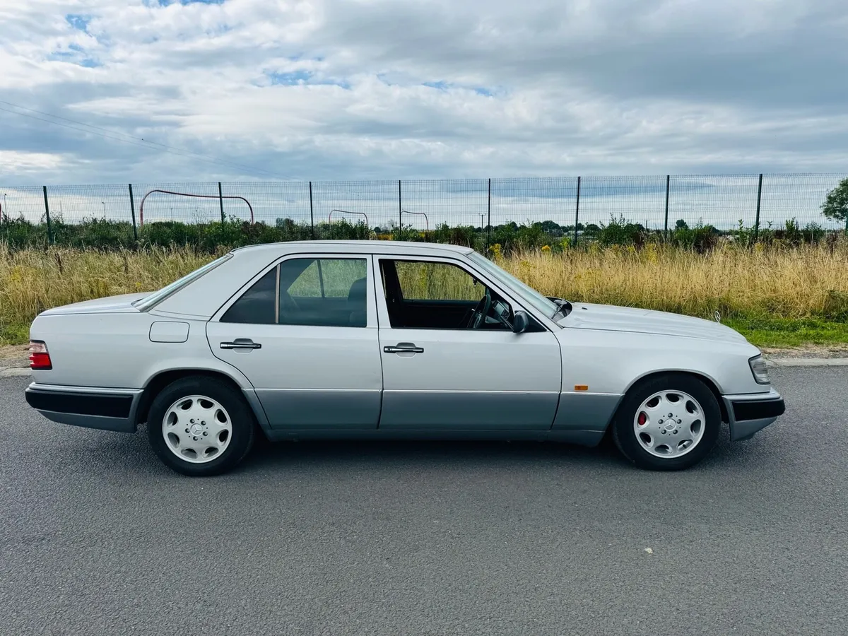 1995 Mercedes E Class 2.2 petrol - Image 1