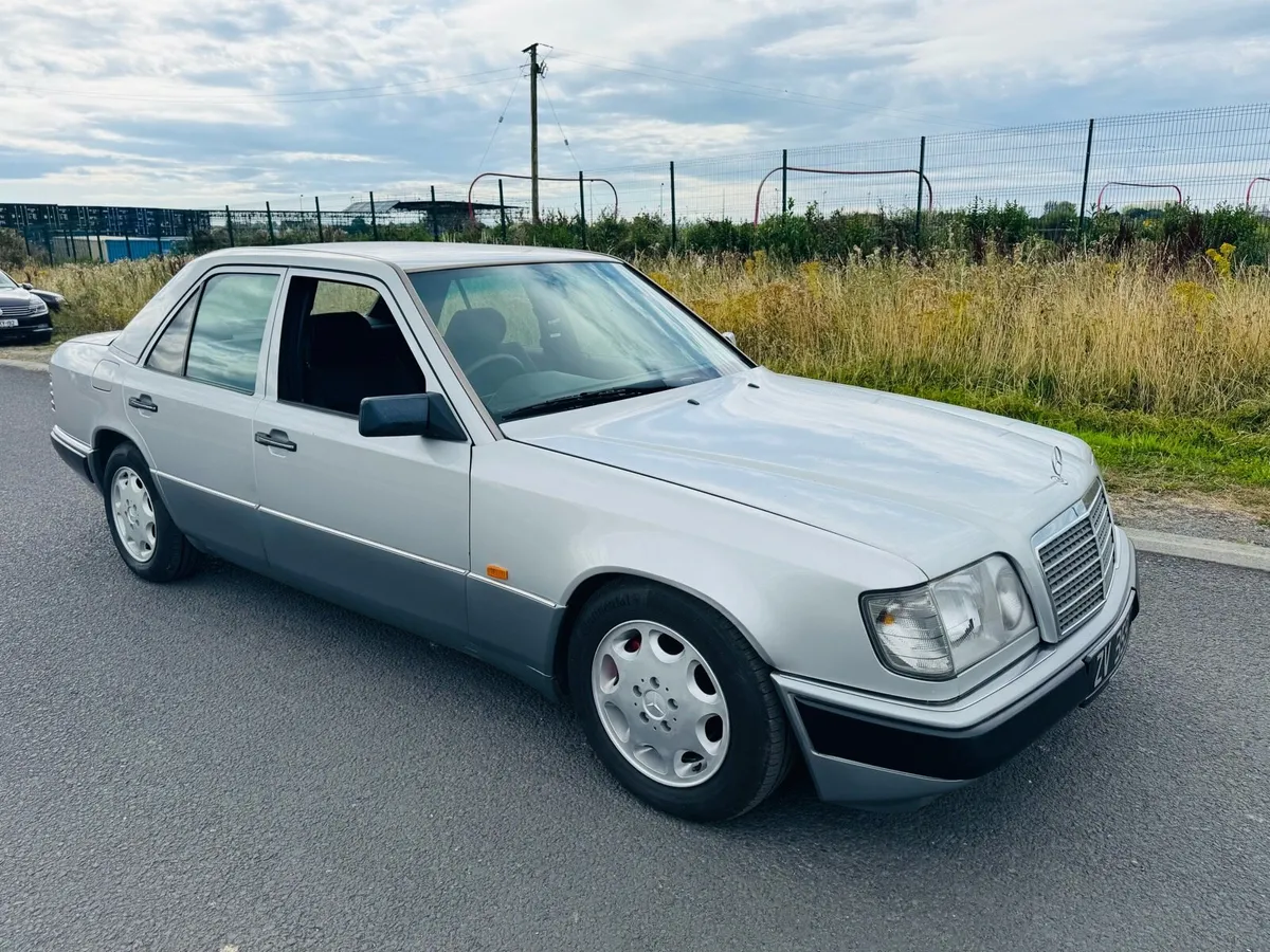 1995 Mercedes E Class 2.2 petrol - Image 2