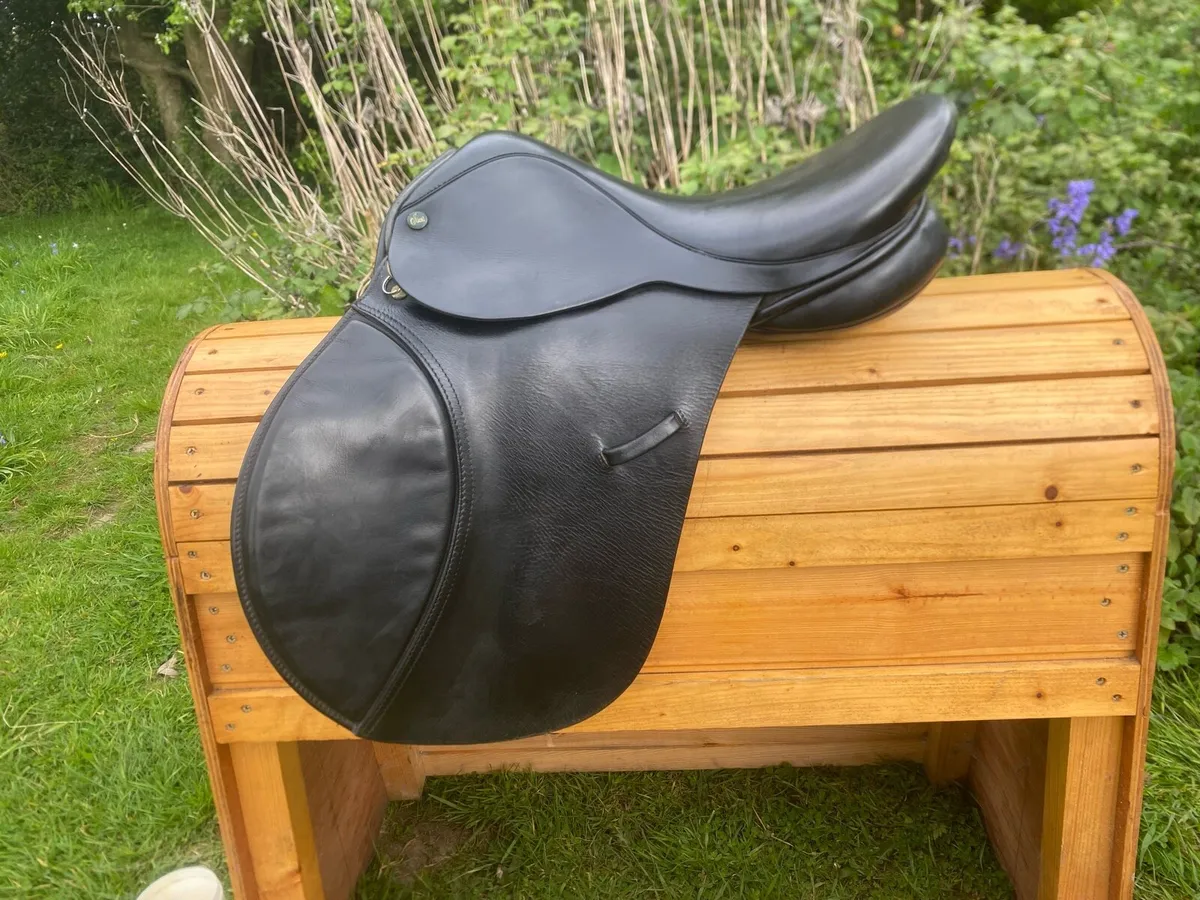 16-16.5 ideal black Leather pony saddle - Image 1