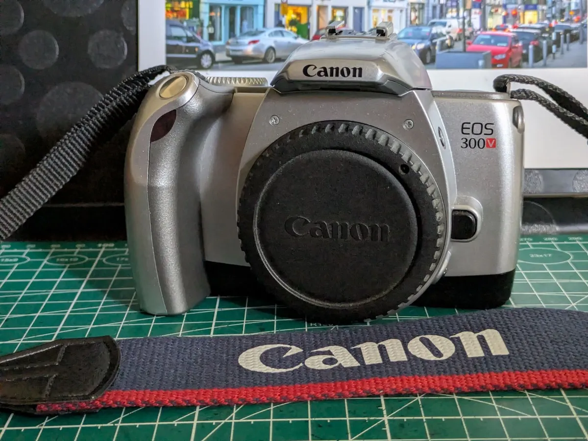 Canon EOS 300 V Autofocus film SLR - body only - Image 4