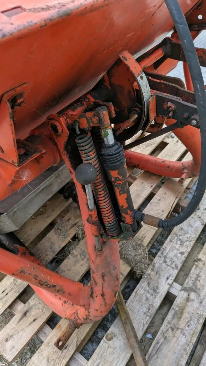 Amazone 1/2 Ton Spreader - Image 4