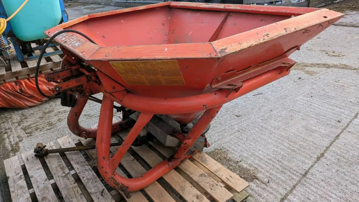Amazone 1/2 Ton Spreader - Image 1