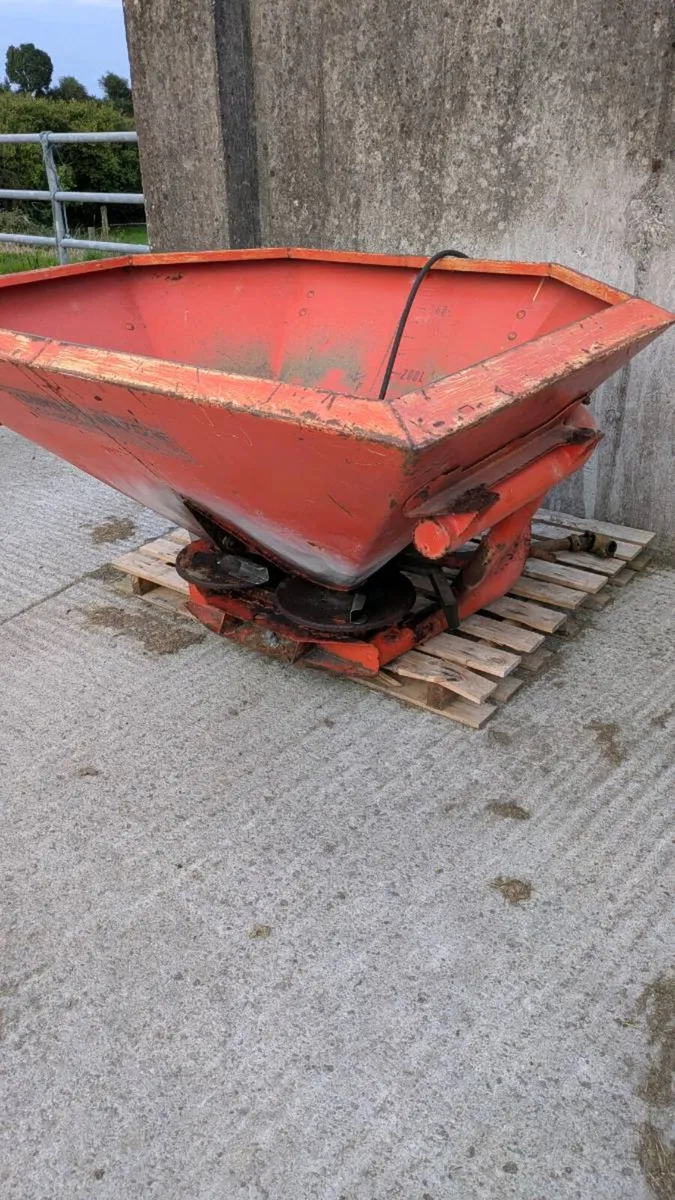 Amazone 1/2 Ton Spreader - Image 2