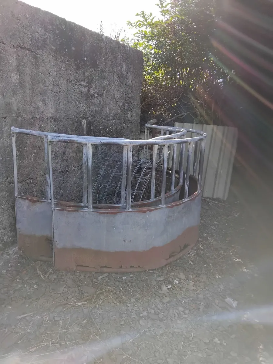 Galvanised round feeder - Image 1