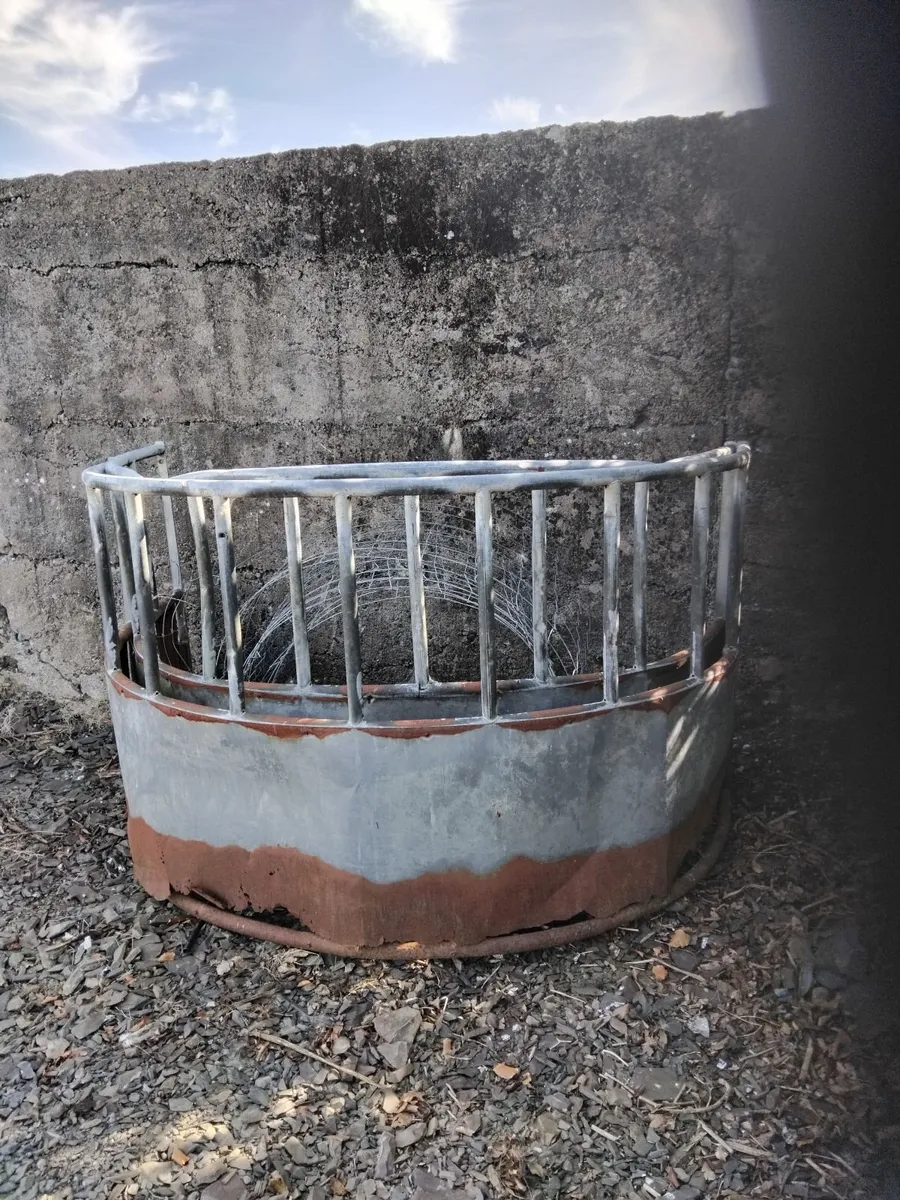 Galvanised round feeder - Image 2
