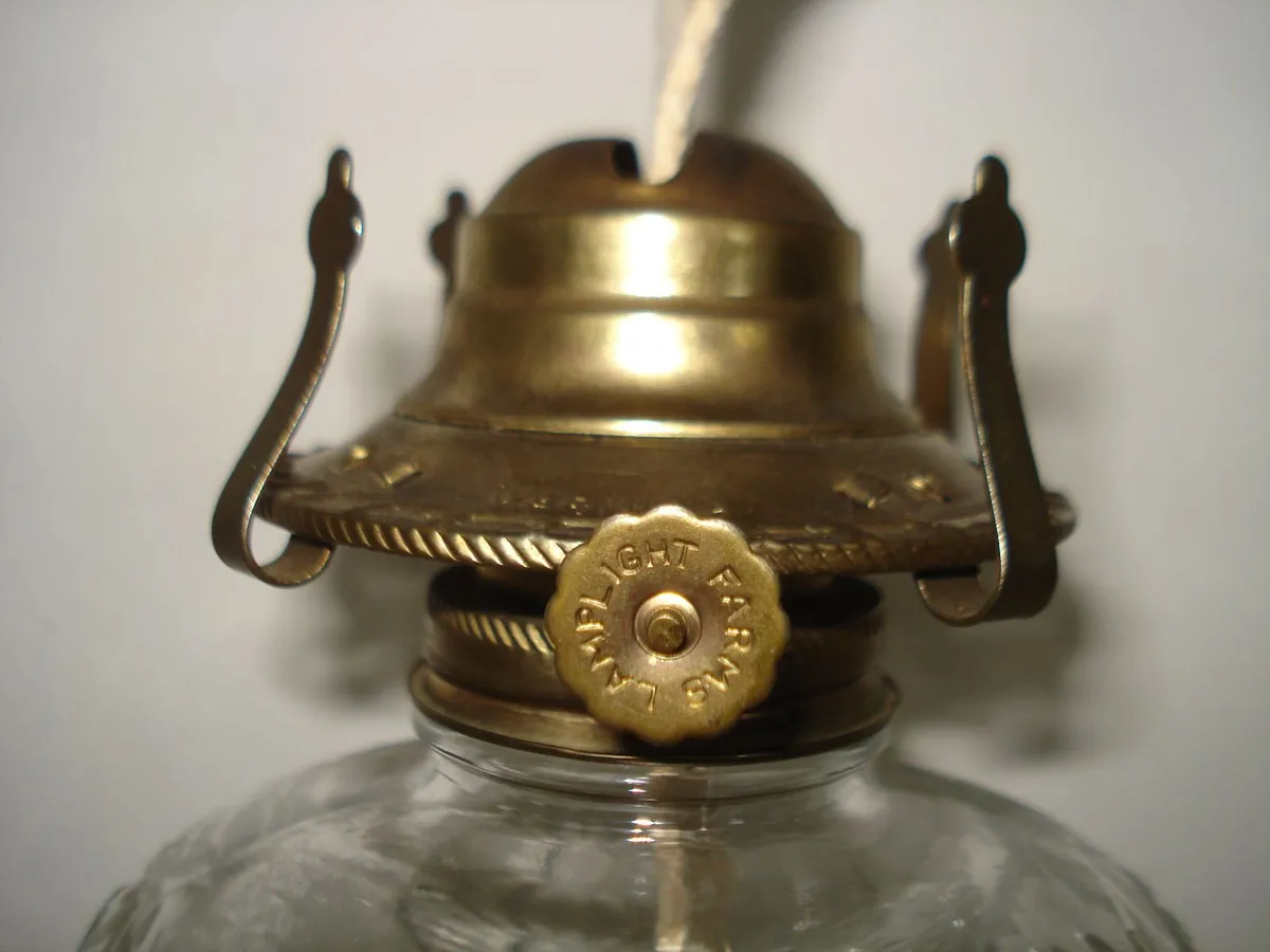 VINTAGE 1985 STORM LAMP. MADE IN AUSTRIA. - Image 4