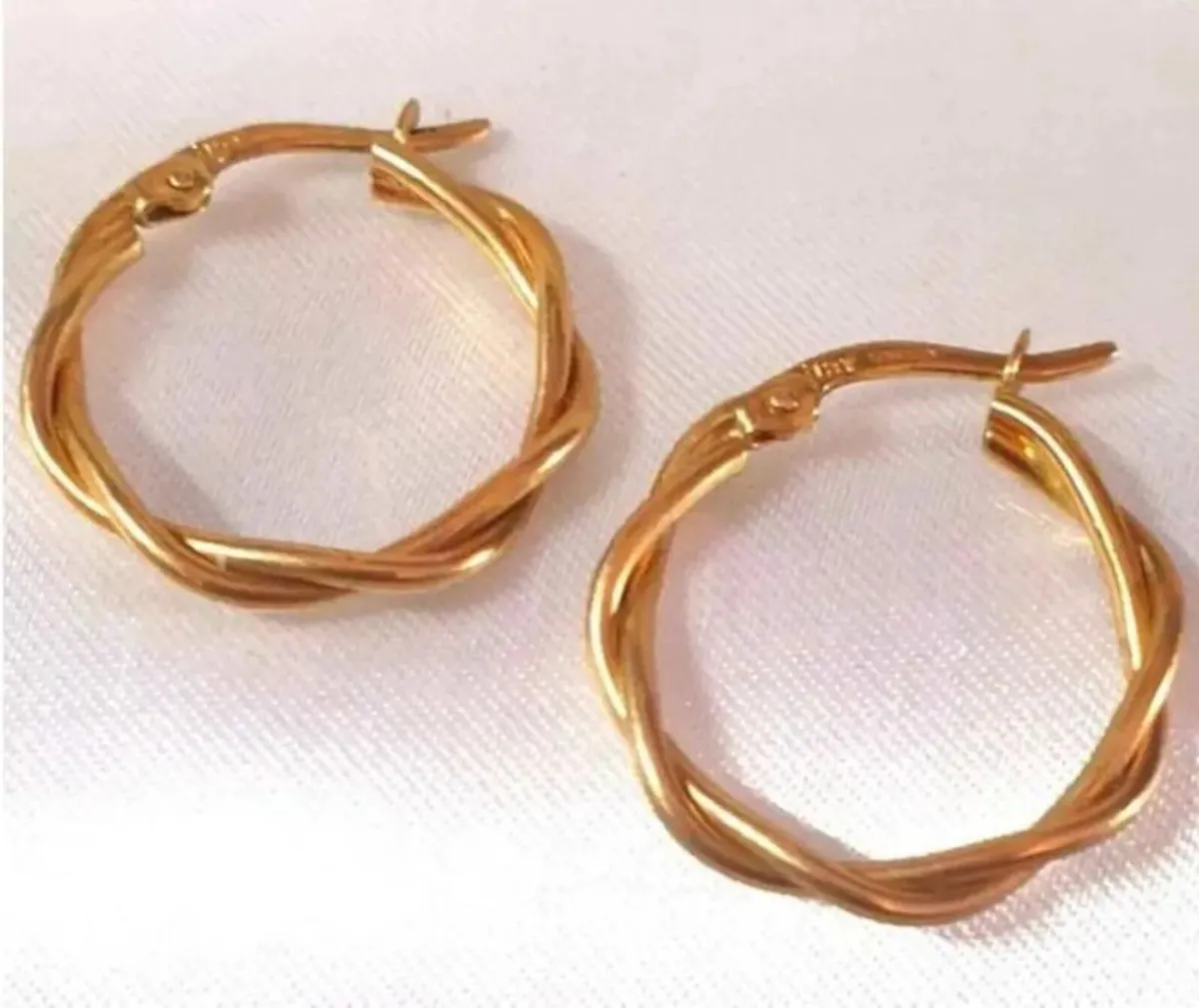 Vintage Hallmarked 9ct Gold Twist Earrings - Image 1