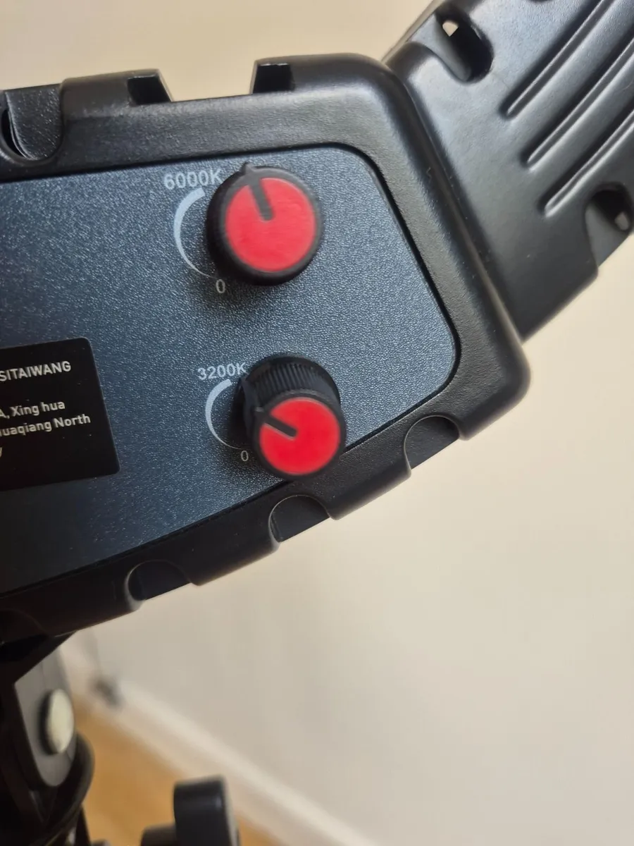 Ring light with phone holder - Image 3