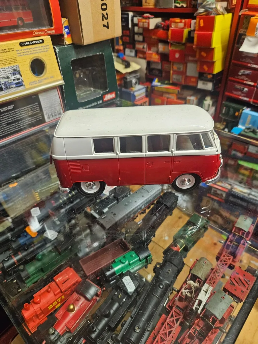 Corgi Solido VW Van 1.18 - Image 2
