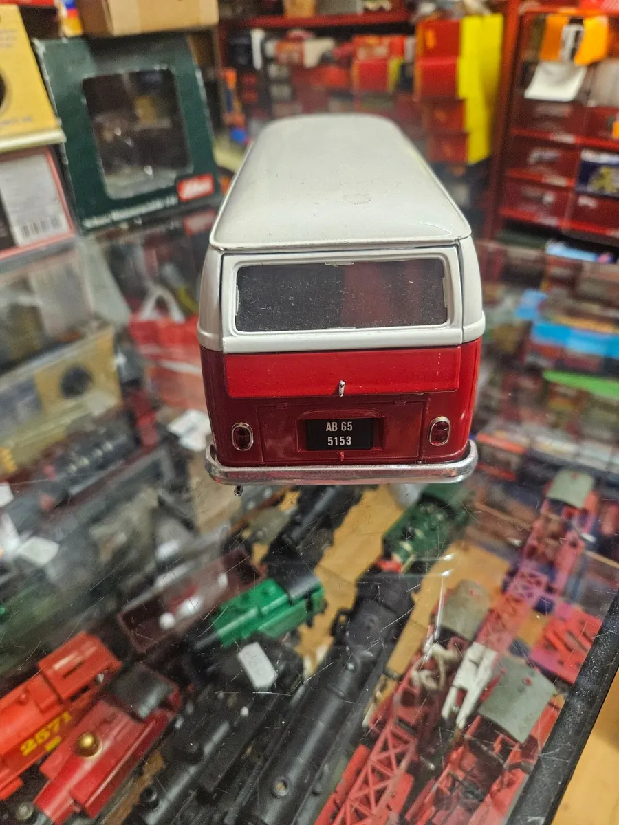 Corgi Solido VW Van 1.18 - Image 3