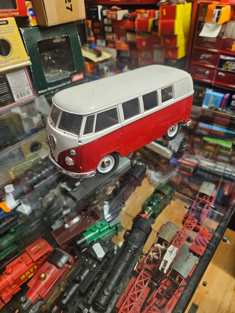 Corgi Solido VW Van 1.18 - Image 4