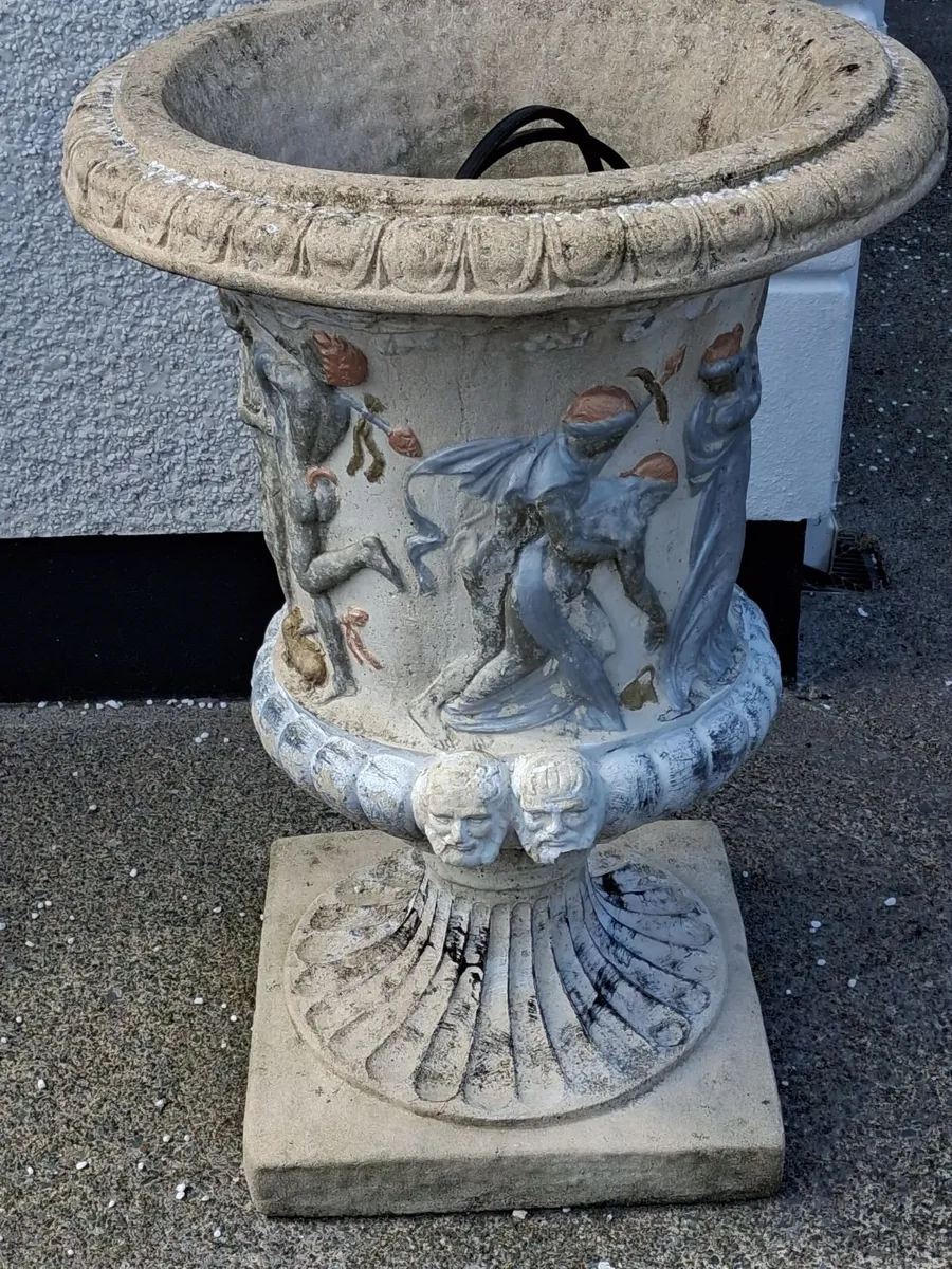 Two concrete planters - Image 1