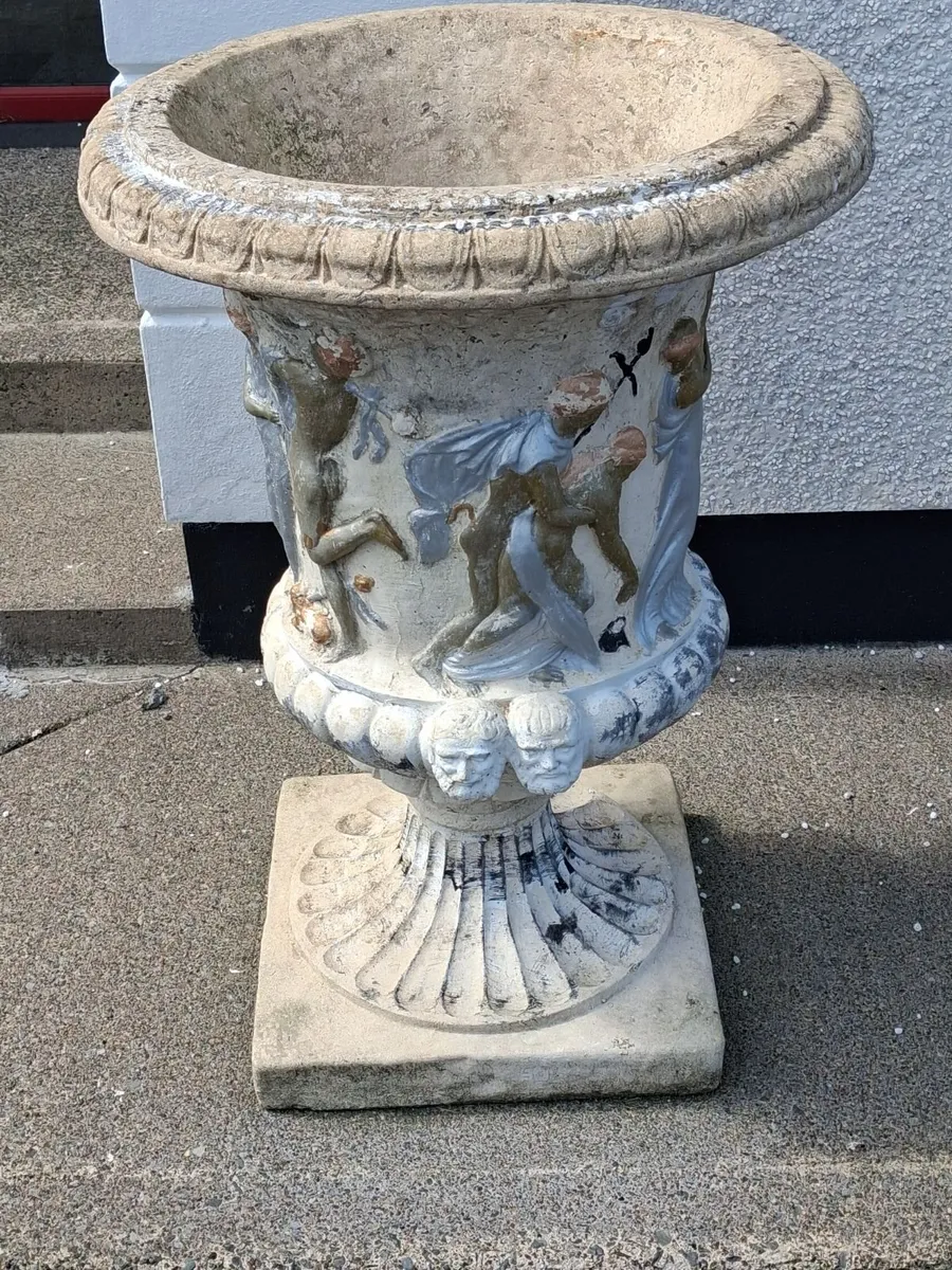 Two concrete planters - Image 2