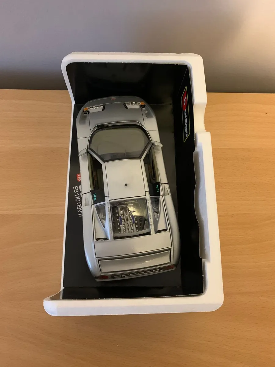 1991 Bugatti EB110 1/18 Burago Model Car - Image 4