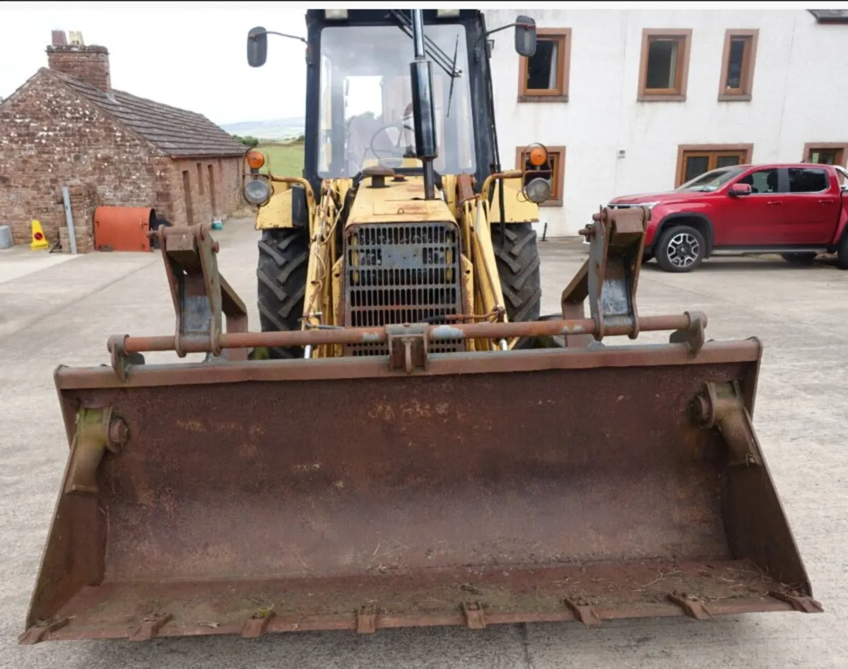 FORD 655 4WD BACKHOE - Image 2