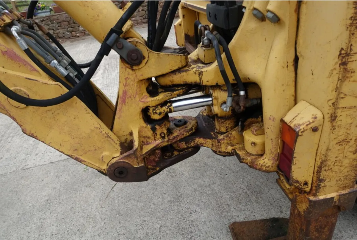 FORD 655 4WD BACKHOE - Image 4