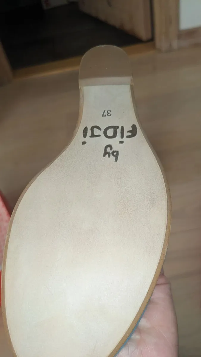 Ladies sandals - Image 2